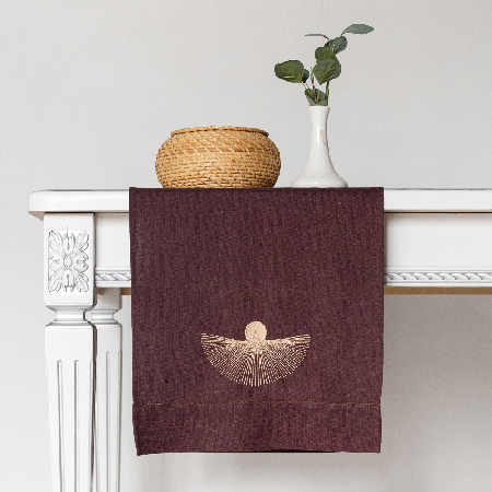 Дорожка столовая с вышивкой Black mistery