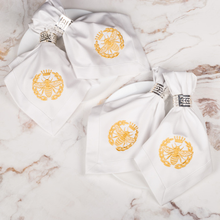 Комплект салфеток столовых с вышивкой Золотая пчелка