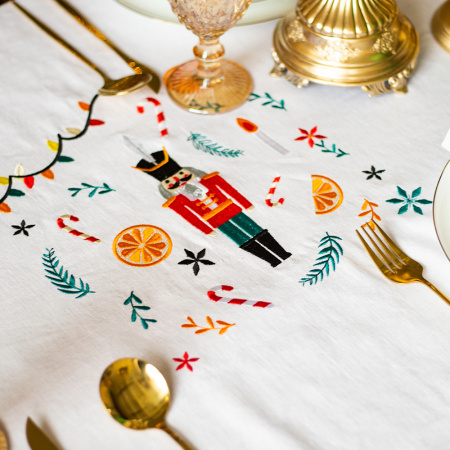Скатерть столовая с вышивкой lin/cotton Рождественская сказка
