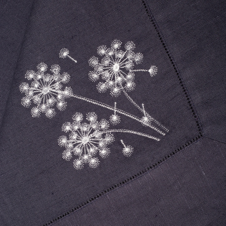 Скатерть столовая  с вышивкой lin/cotton Light beauty